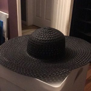 Black beach hat